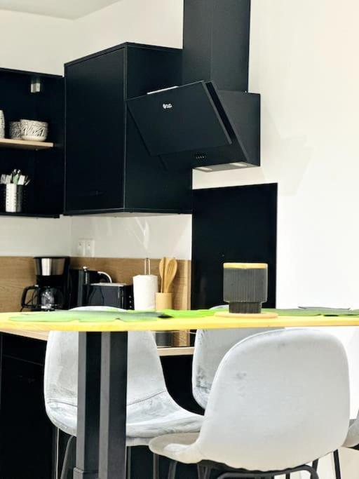 Jungle Appartement Avec Terrasse Laon Eksteriør bilde