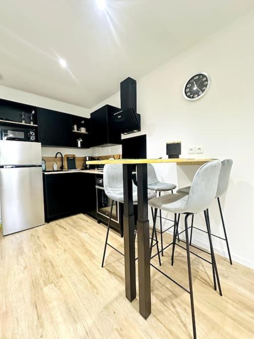 Jungle Appartement Avec Terrasse Laon Eksteriør bilde
