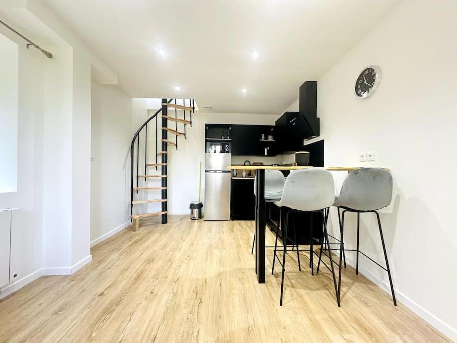 Jungle Appartement Avec Terrasse Laon Eksteriør bilde