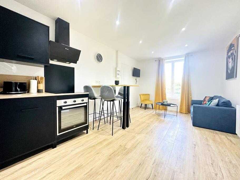 Jungle Appartement Avec Terrasse Laon Eksteriør bilde